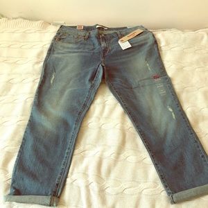 Levi's  boyfriend jeans slightly distressed suz 32